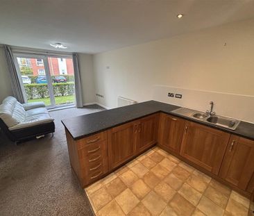 2 bedroom ground floor flat to rent - Photo 3