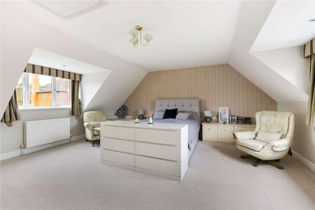 A wonderfully spacious and well-presented, four bedroom, family home in the charming village of Aley Green. - Photo 4