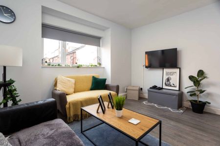 Four Bed Flat - Photo 2