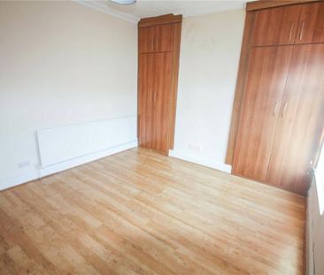 3 bedroom end of terrace house to rent - Photo 3