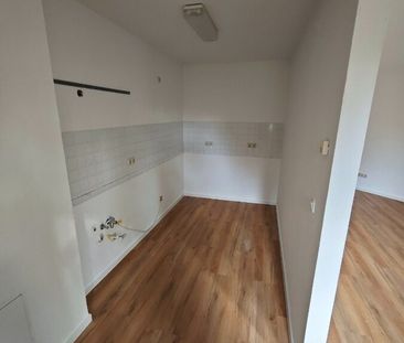 // bezugsfreie 2-Raum Wohnung mit Terrasse und TG-Stellplatz // - Photo 1