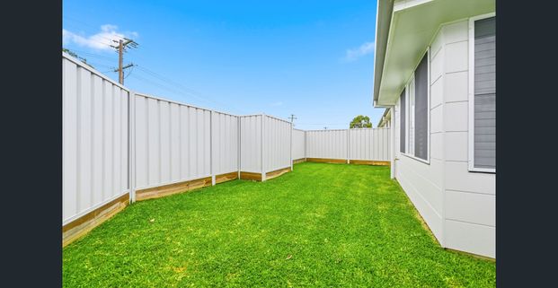 PERFECTLY PRESENTED HOME! - Photo 1