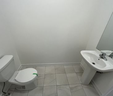 For Lease - 111 Hilts Drive, Richmond Hill, Ontario - Photo 4