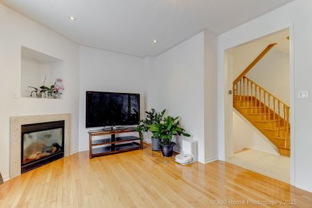 For Lease - 51 Lebovic Drive, Richmond Hill, Ontario - Photo 2