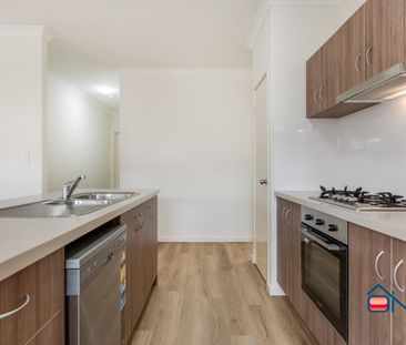 KELMSCOTT - 3x2 - QUIET SECURE COMPLEX - Photo 6