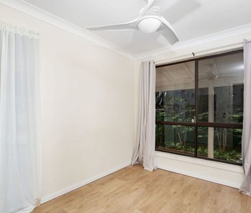 LARGE 4 BEDROOM HOUSE WITH SOLAR! - Photo 1