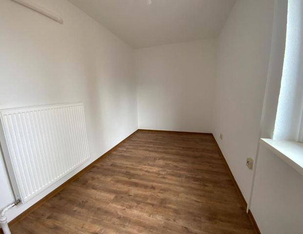 Schöne 3-Zimmer Wohnung mit modernisiertem Badezimmer und neuen Bodenbelägen zu vermieten - Photo 1