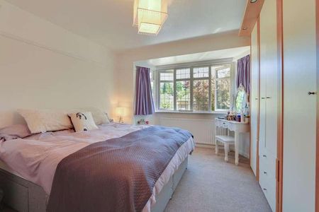 Claremount Gardens, Epsom, KT18 - Photo 3