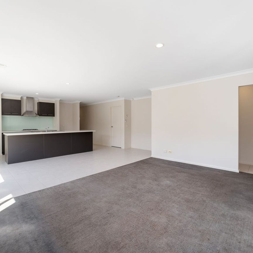 Perfect location & Spacious - Photo 1