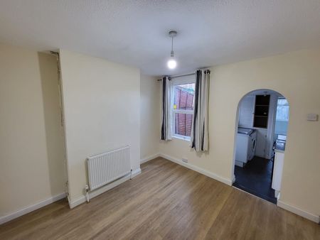 2 bedroom Terraced for rent - Photo 5