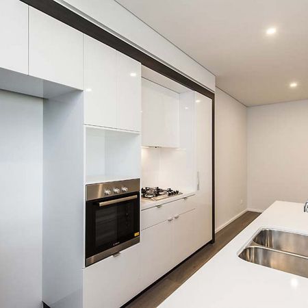 SPACIOUS 1 BEDROOM APARTMENT - Photo 3