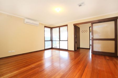 Spacious and Bright 3-Bedroom Home in Epping - Photo 2