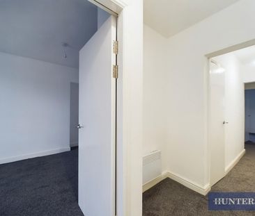2 bedroom Flat To Let - Photo 3