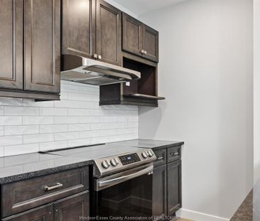 For Lease - 1500 OUELLETTE Unit# 403, Windsor, Ontario - Photo 1