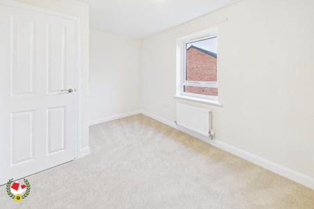 Laurie Close, Yate, Bristol - Photo 3