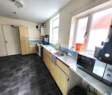 1 bedroom in a house share to rent - Photo 5