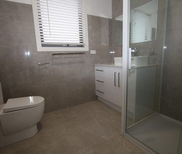 Almost brand new townhouse in ALTONA BEACH - Photo 1