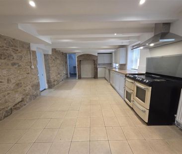 4 bedroom detached house to rent - Photo 4