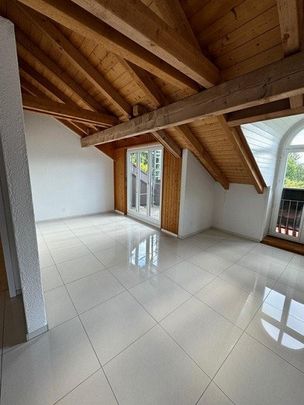 Schöne Dachwohnung! Ihr neues Zuhause im Zuchwil! - Photo 1