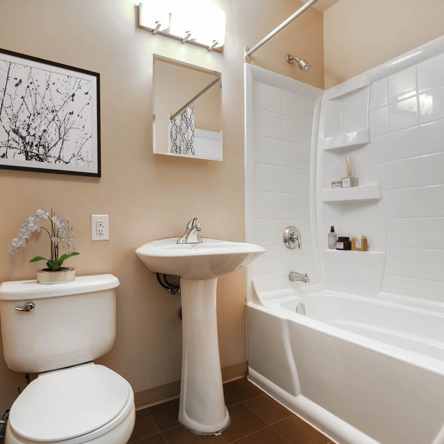 Essex House - Photo 1