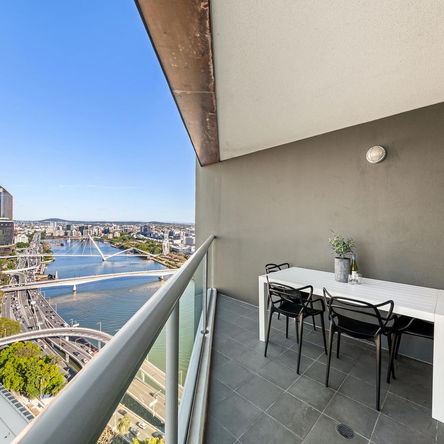 Sky-High Living with River Views in the Heart of Brisbane. Unfurnished Unit. - Photo 1