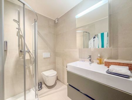 WITH INCORPORATED AIR CONDITIONING - LARGE 4.5 ROOM APARTMENT OF 130M² - 25M² TERRACE - Photo 2