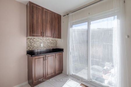 Condo Townhouse For Lease | E8132940 - Photo 4