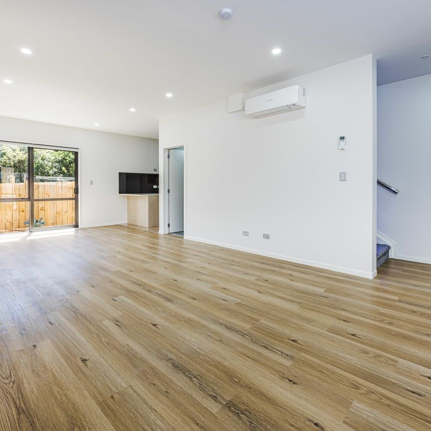 1A Bennett Road Pakuranga - Near New Luxury Townhouse - Photo 1