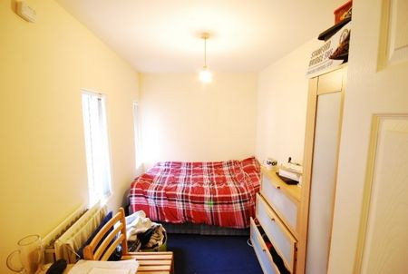 3 Bed - Helmsley Road, Sandyford - Photo 5