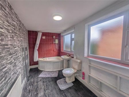 2 bed terraced house to rent in Chapel Street, Middlesbrough, TS6 - Photo 5