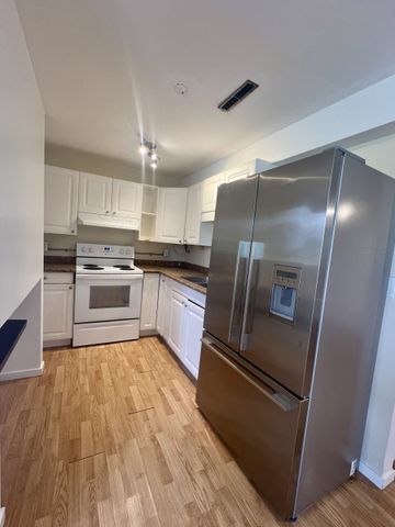 2 Bdrm Suite Near Orchard Park - Photo 2