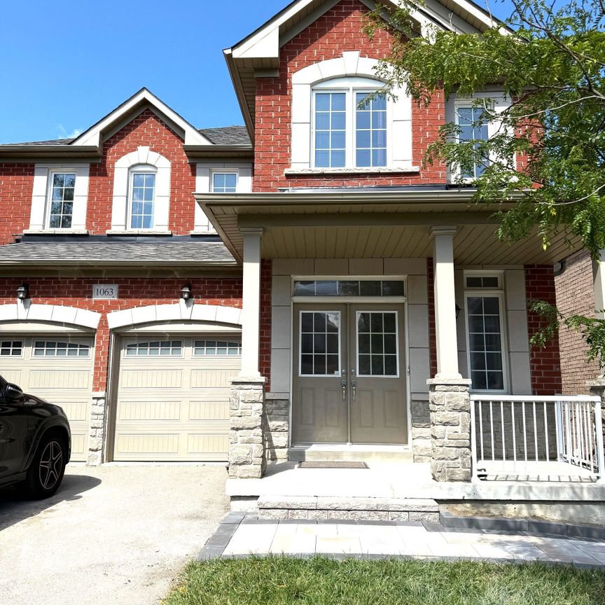 For Lease - 1063 Warby Trail, Newmarket, Ontario - Photo 1