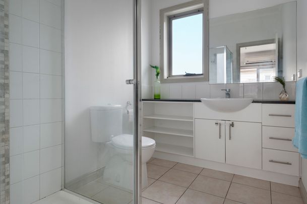 Great Value, Fantastic Location! - Photo 1