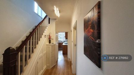 1 bedroom in a house share to rent - Photo 4