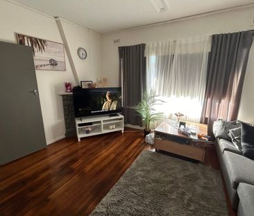 Neat, Convenient & Ready to Move In – Water Bill Included!!! - Photo 2