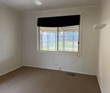 Three Bedroom Brick House - Photo 3