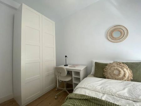 Calle de Enrique Larreta, Madrid, Community of Madrid 28036 - Photo 2