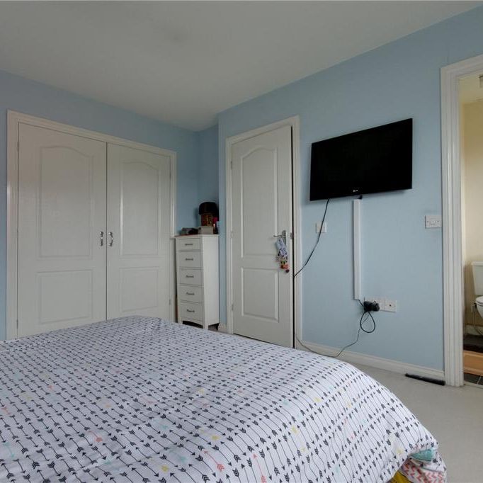4 bedroom detached house to rent - Photo 1