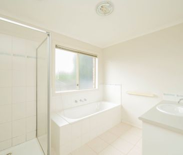 Renovated 4 bedroom home in a superb location! - Photo 3