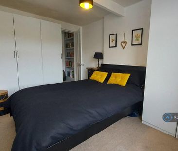 4 bedroom semi-detached house to rent - Photo 1