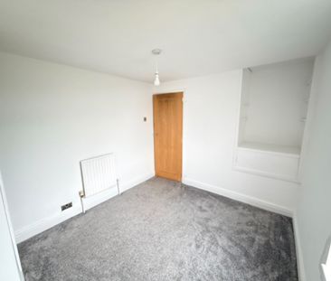2 bed Terraced - To Let - Photo 2