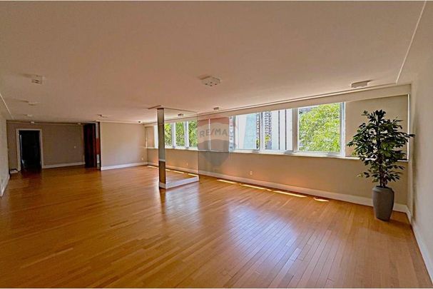 Luxury Apartment for Rent in Jardins: 303 m², 3 Suites, Home Office, Home Theater, Full AC, 3 Parking Spaces – R$ 45,000.00 Total Monthly Package. - Photo 1
