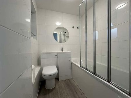 Leatherhead, KT22 - Photo 5