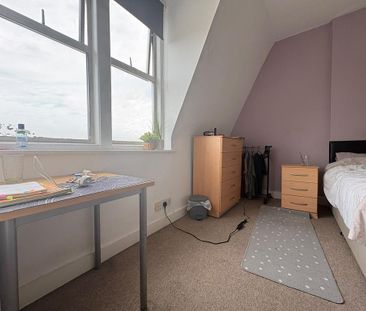 1 bedroom in a flat share to rent - Photo 4