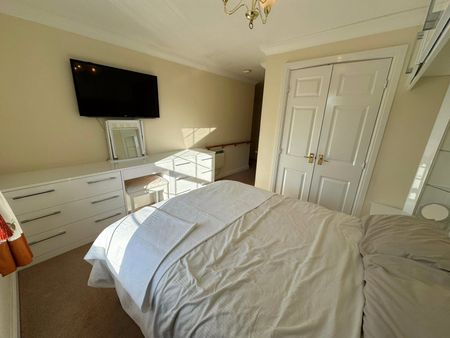 London Road, Camberley, Surrey, GU15 - Photo 5