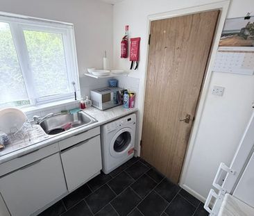 2 Bed Flat, Wood Green, N13 - Photo 6