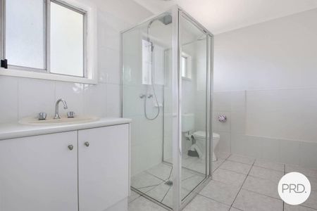 THREE BEDROOM HOME! - Photo 5