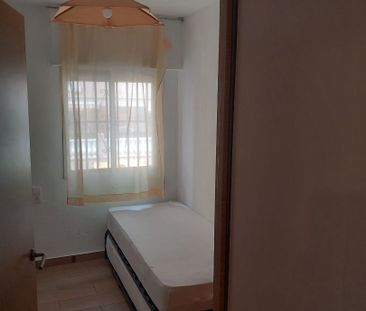 Piso de alquiler en Carrer Sanchis Guarner, 28, Pueblo - Photo 2