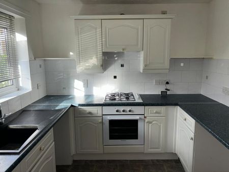 3 bedroom semi-detached house to rent - Photo 5