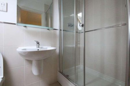 Dalby Gardens, Maidenhead, Berkshire, SL6 - Photo 4